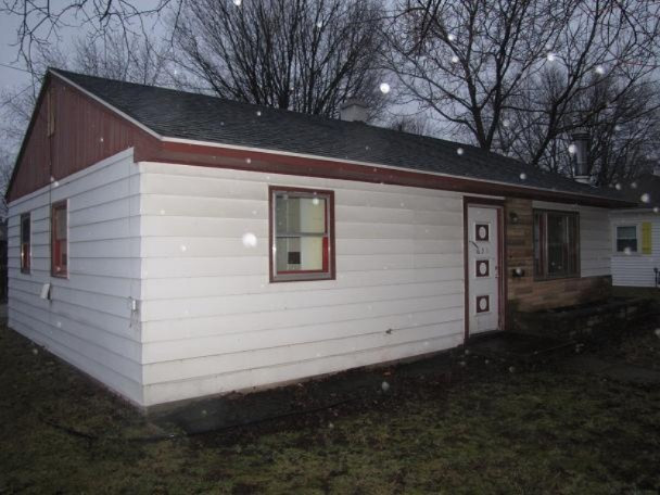 651 South Lincoln Avenue Three Rivers, MI 49093 - Photo 1 of 5 Primary Photo
