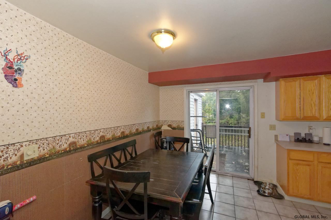 88 New Turnpike Road Troy, NY 12182 - Photo 23 of 40 Dining room-