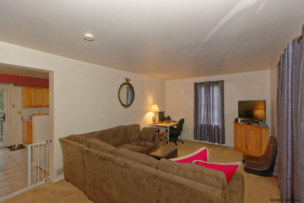 88 New Turnpike Road Troy, NY 12182 - Photo 25 of 40 Livingroom