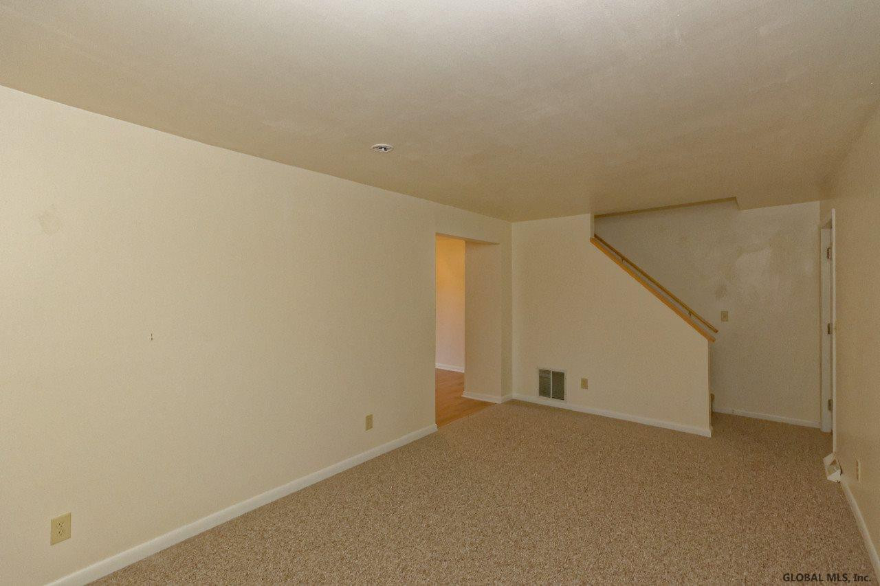 88 New Turnpike Road Troy, NY 12182 - Photo 10 of 40 Living room