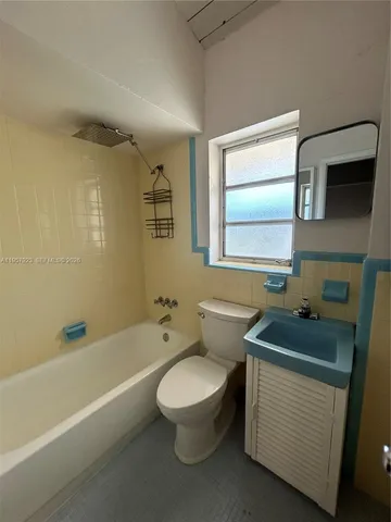 $1,900 | 234 Antiquera Avenue, Unit 6, Coral Gables, FL 33134