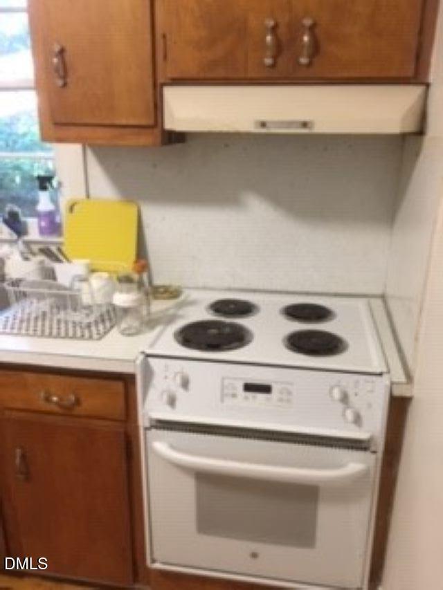 503 Cole Street, Unit 1/2 Raleigh, NC 27605 - Photo 12 of 35 a close view of stove and microwave