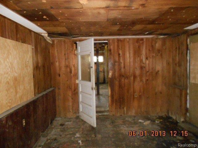 75 Nawakwa Road Rochester, MI 48307 - Photo 10 of 10 breezeway.JPG