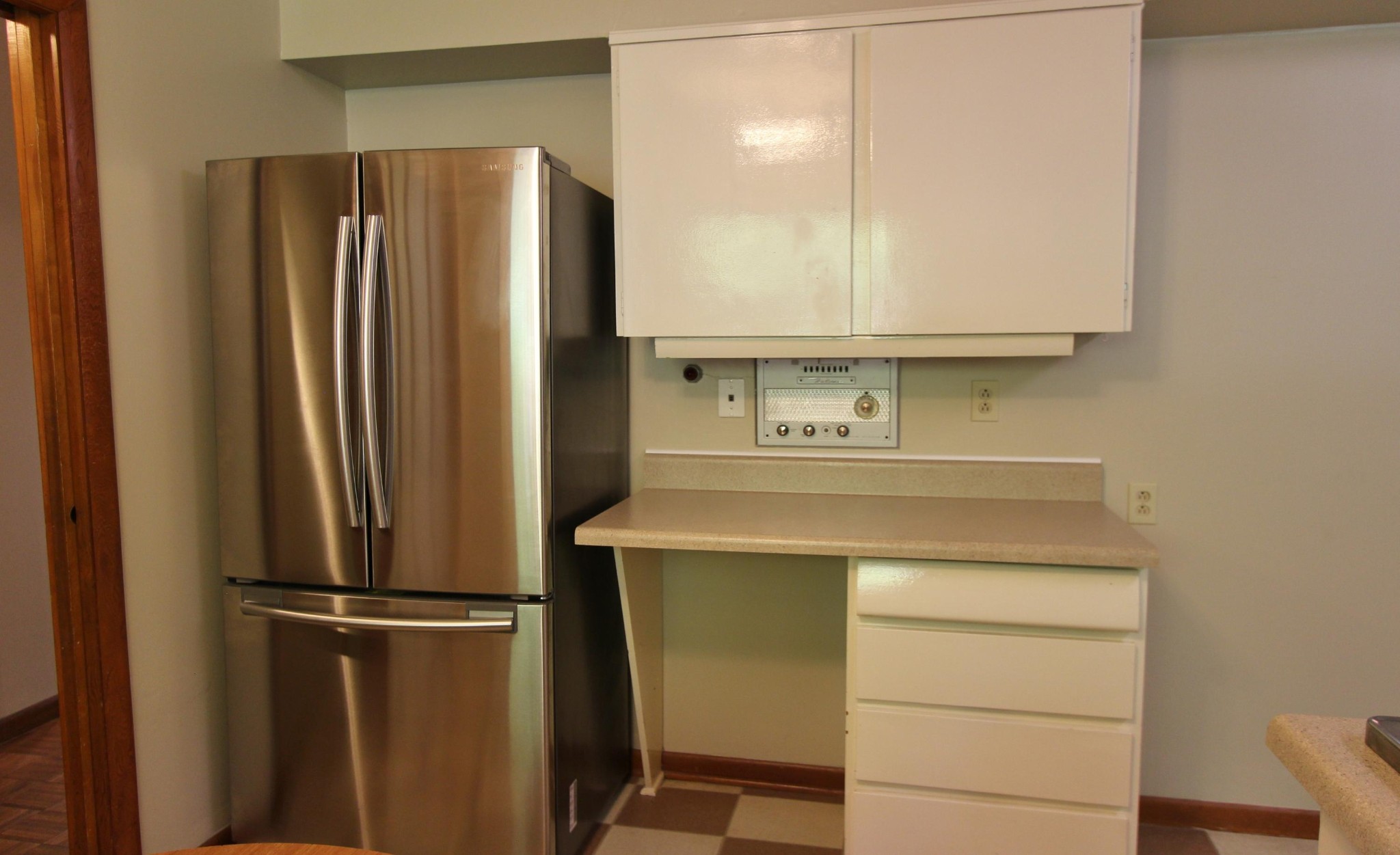 133 North Seneca Road Oak Ridge, TN 37830 - Photo 16 of 35 a kitchen with a refrigerator and a sink