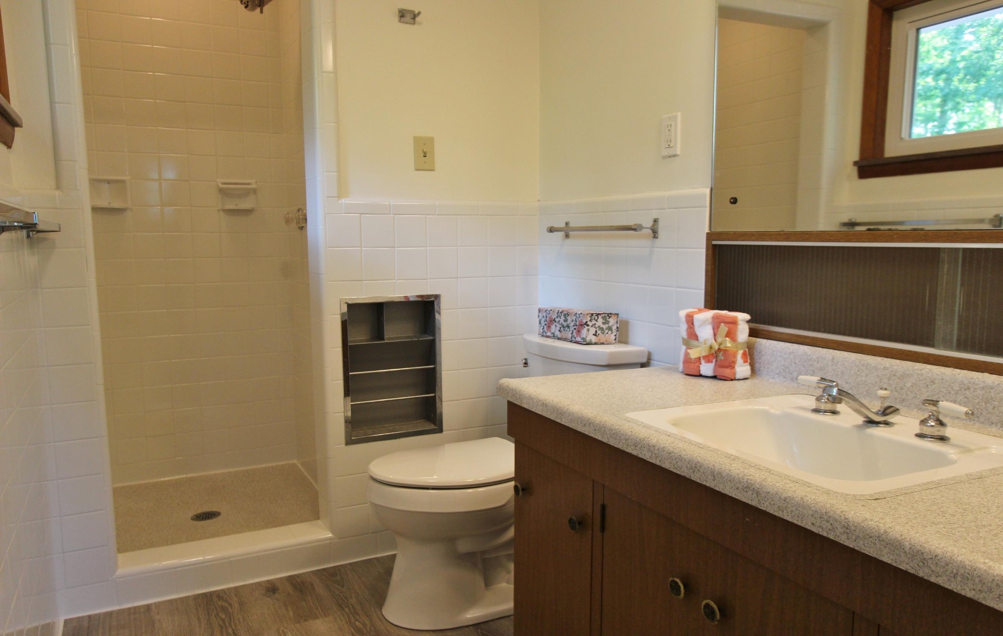 133 North Seneca Road Oak Ridge, TN 37830 - Photo 23 of 35 a bathroom with a sink toilet and shower