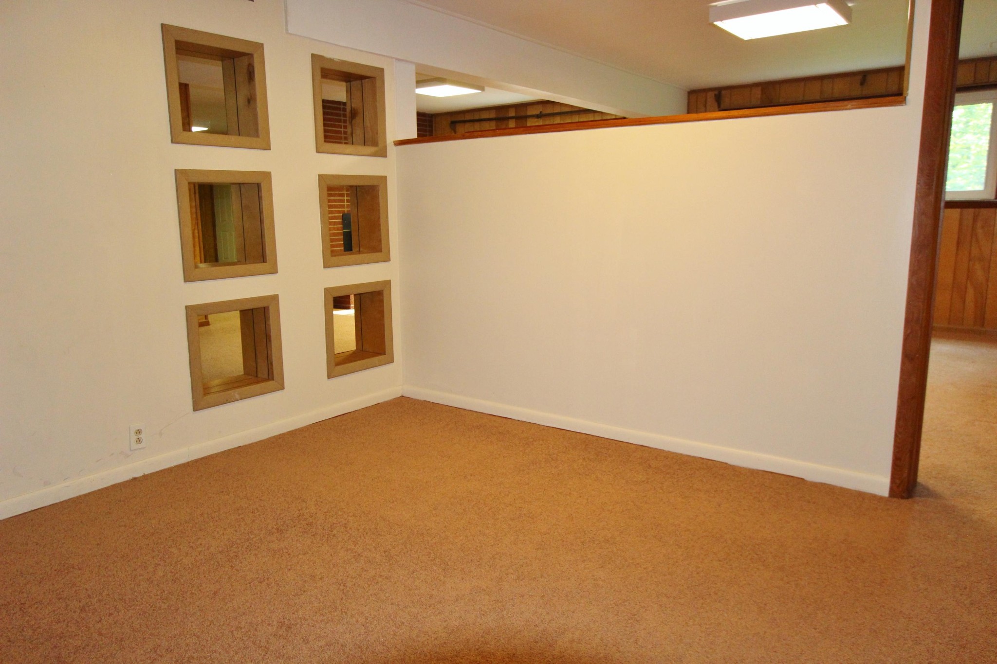 133 North Seneca Road Oak Ridge, TN 37830 - Photo 28 of 35 a view of an empty room with a window