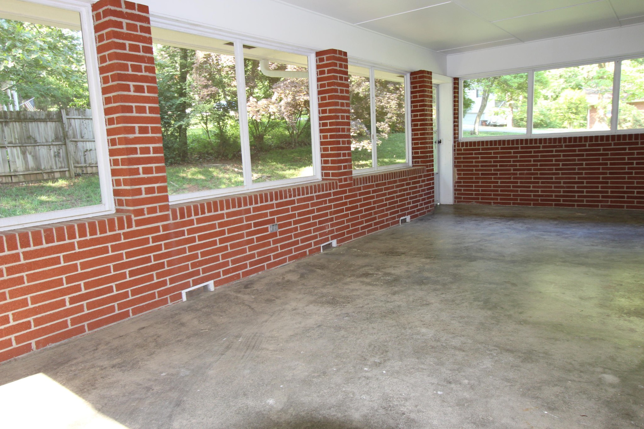 133 North Seneca Road Oak Ridge, TN 37830 - Photo 8 of 35 a view of a porch with a bench