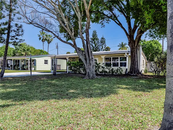 $2,000 | 1620 5th Avenue, Vero Beach, FL 32960