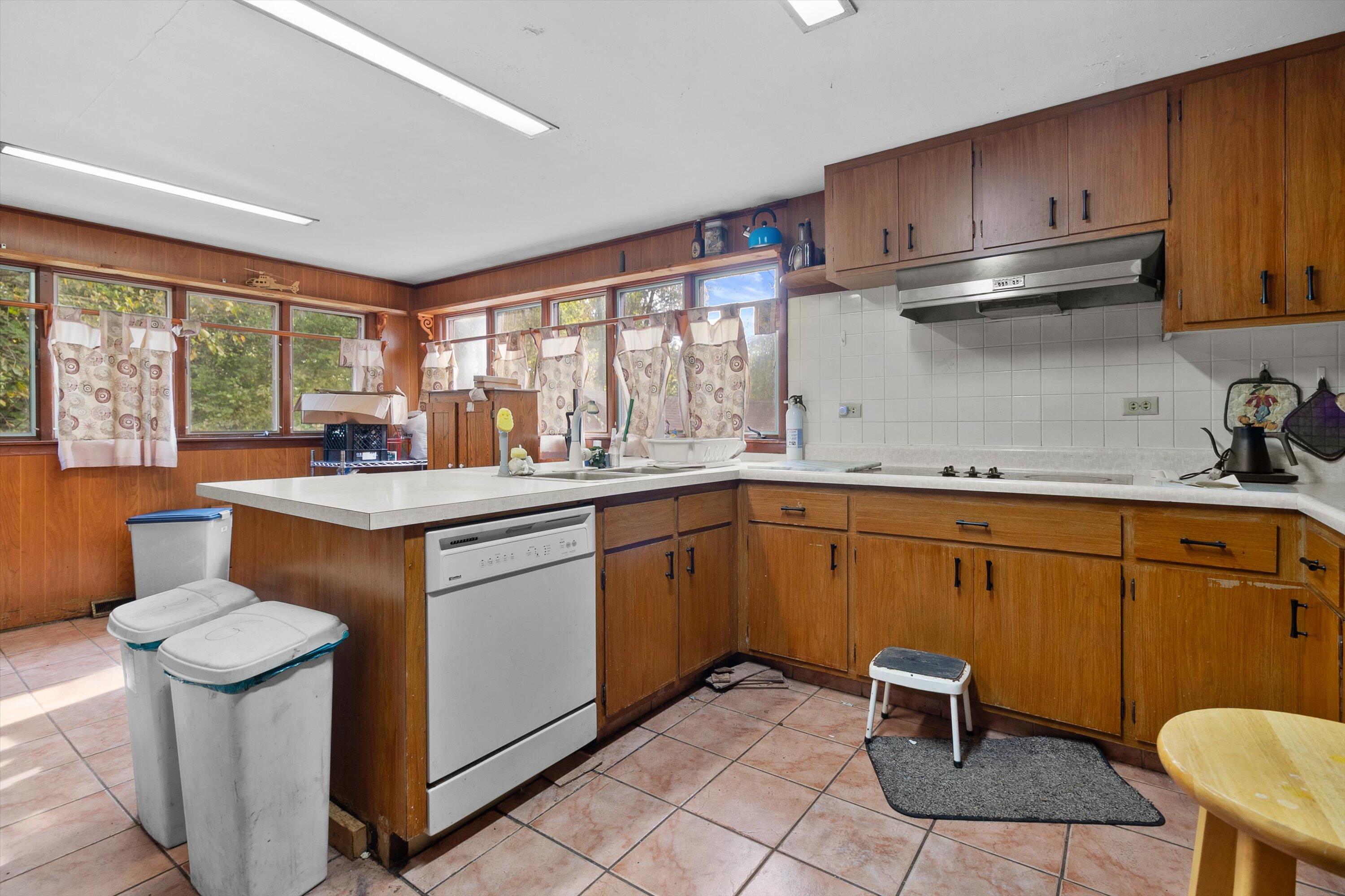 W351-s10308 W351-s10308 Tuohy Road Eagle, WI 53119 - Photo 4 of 24 Kitchen