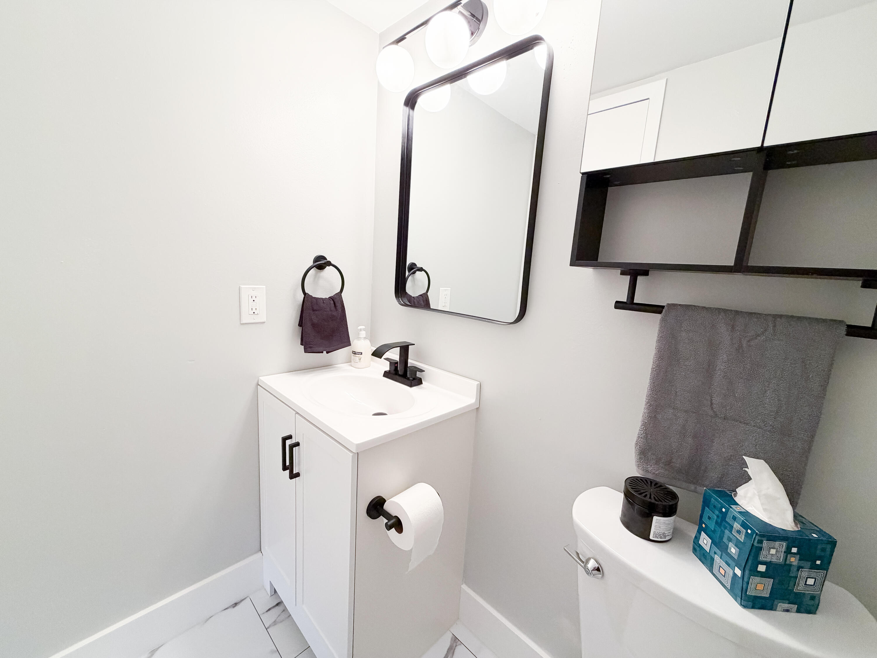 3085 Cornwall East Boca Raton, FL 33434 - Photo 11 of 14 Guest Bathroom
