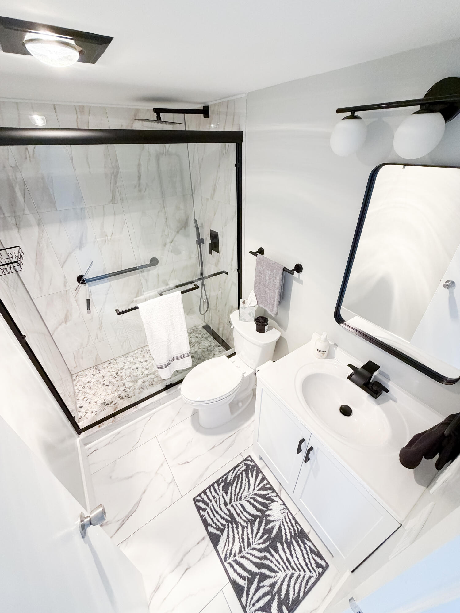 3085 Cornwall East Boca Raton, FL 33434 - Photo 7 of 14 Primary Bathroom