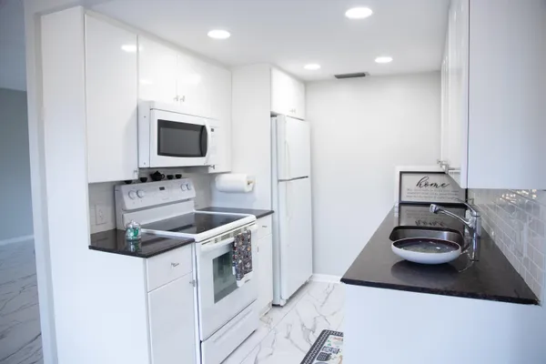 $1,699 | 3085 Cornwall East, Boca Raton, FL 33434