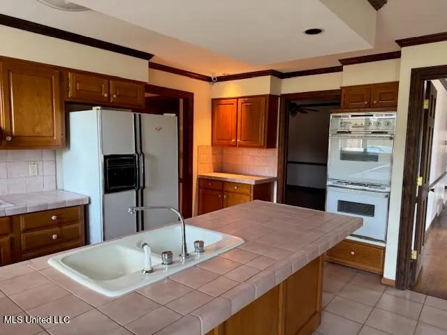 $460,000 | 115 Valentine Road, Holly Springs, MS 38635