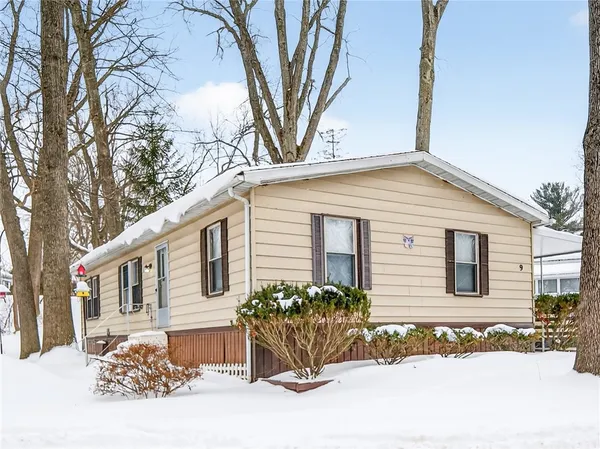 $79,900 | 9 Oakside Drive, Penfield, NY 14625