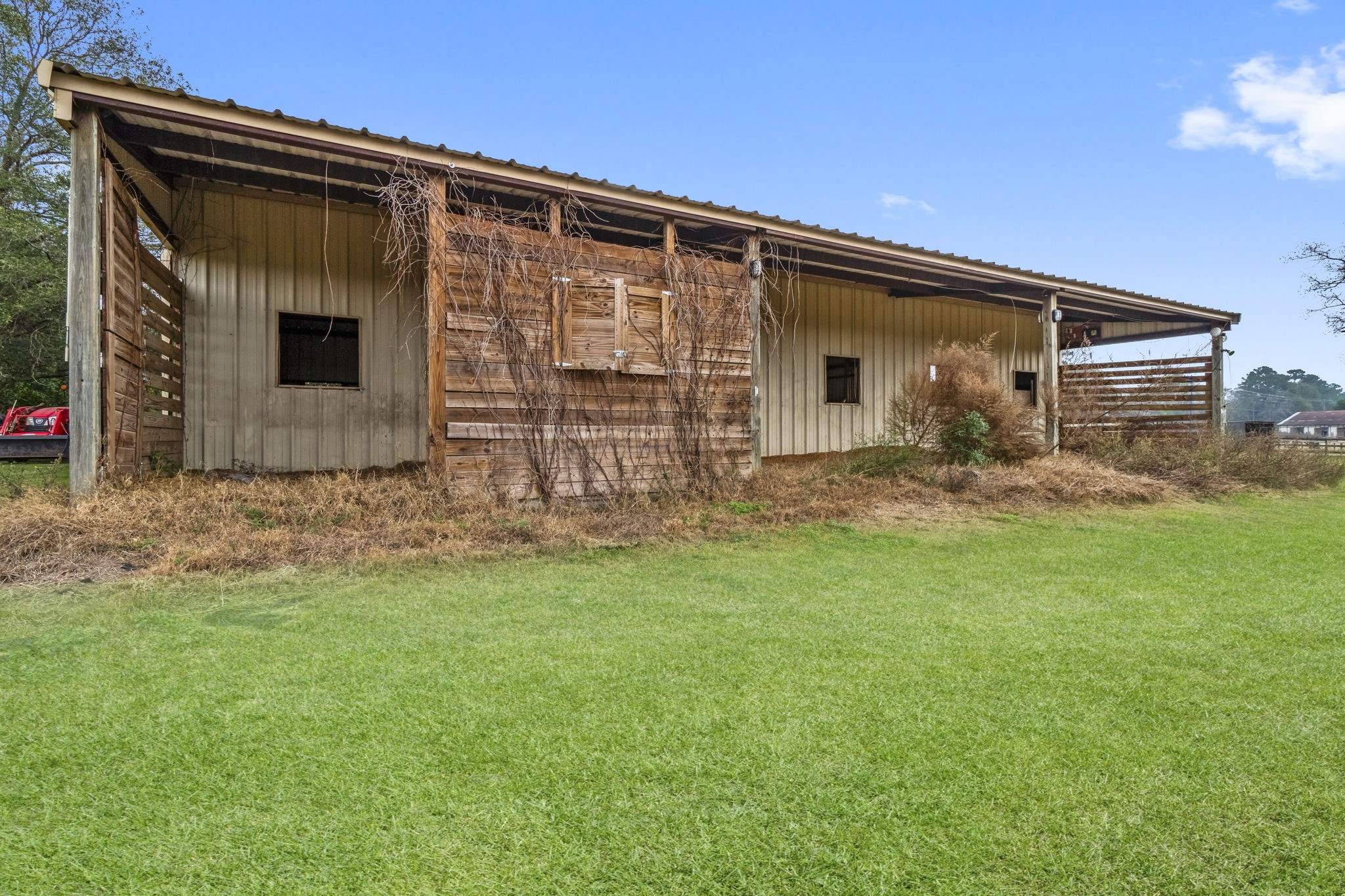 18226 FM 1484 Road Conroe, TX 77303 - Photo 9 of 13 Lean-to on the side of the horse barn.