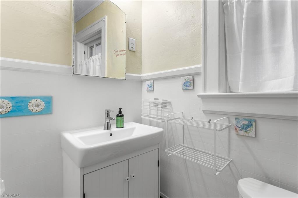 218 Rolling Road Burlington, NC 27217 - Photo 16 of 38 Gallery Image 16