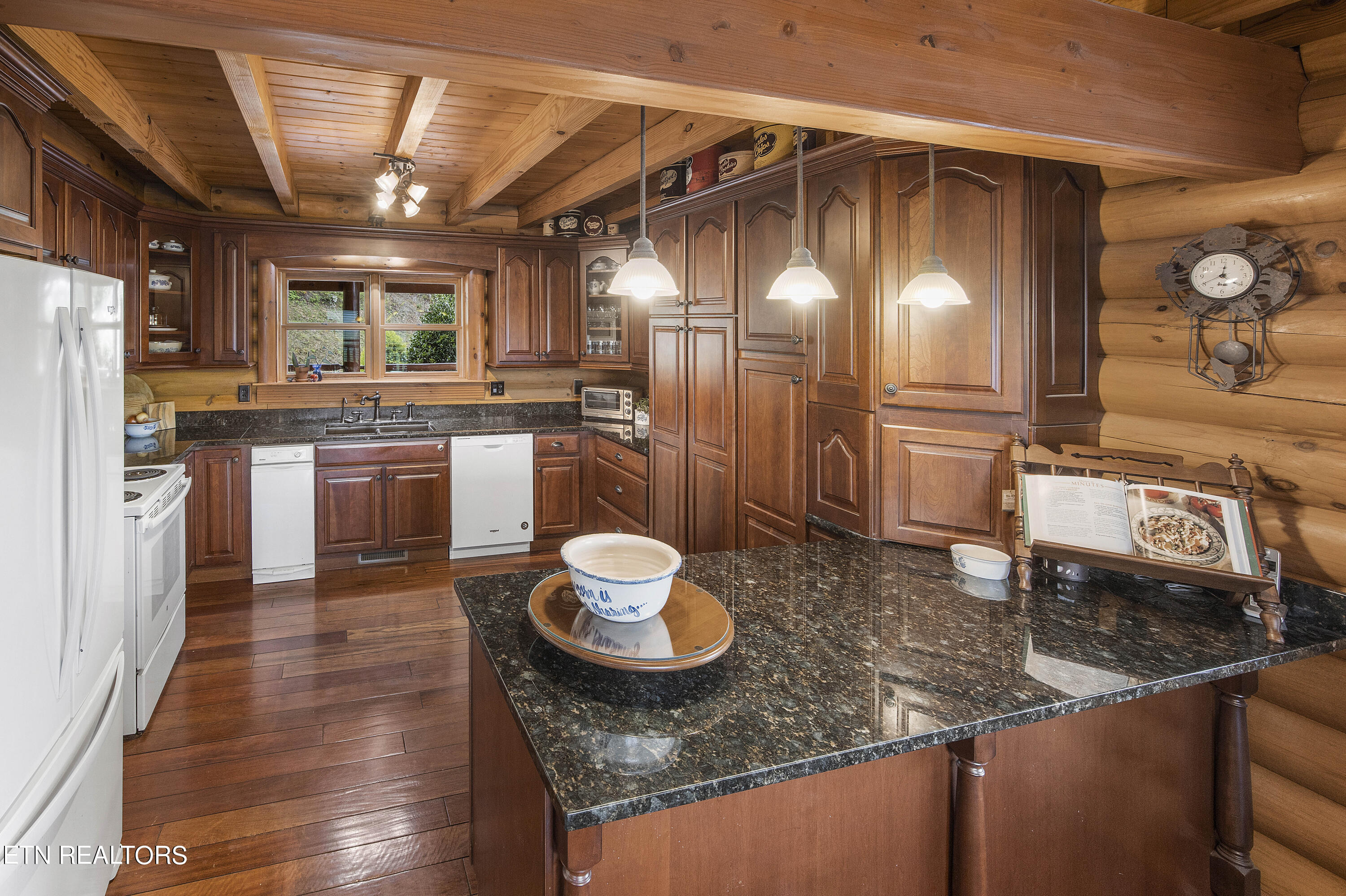 4565 Long Rifle Road Sevierville, TN 37862 - Photo 13 of 51 Serving bar near dining area