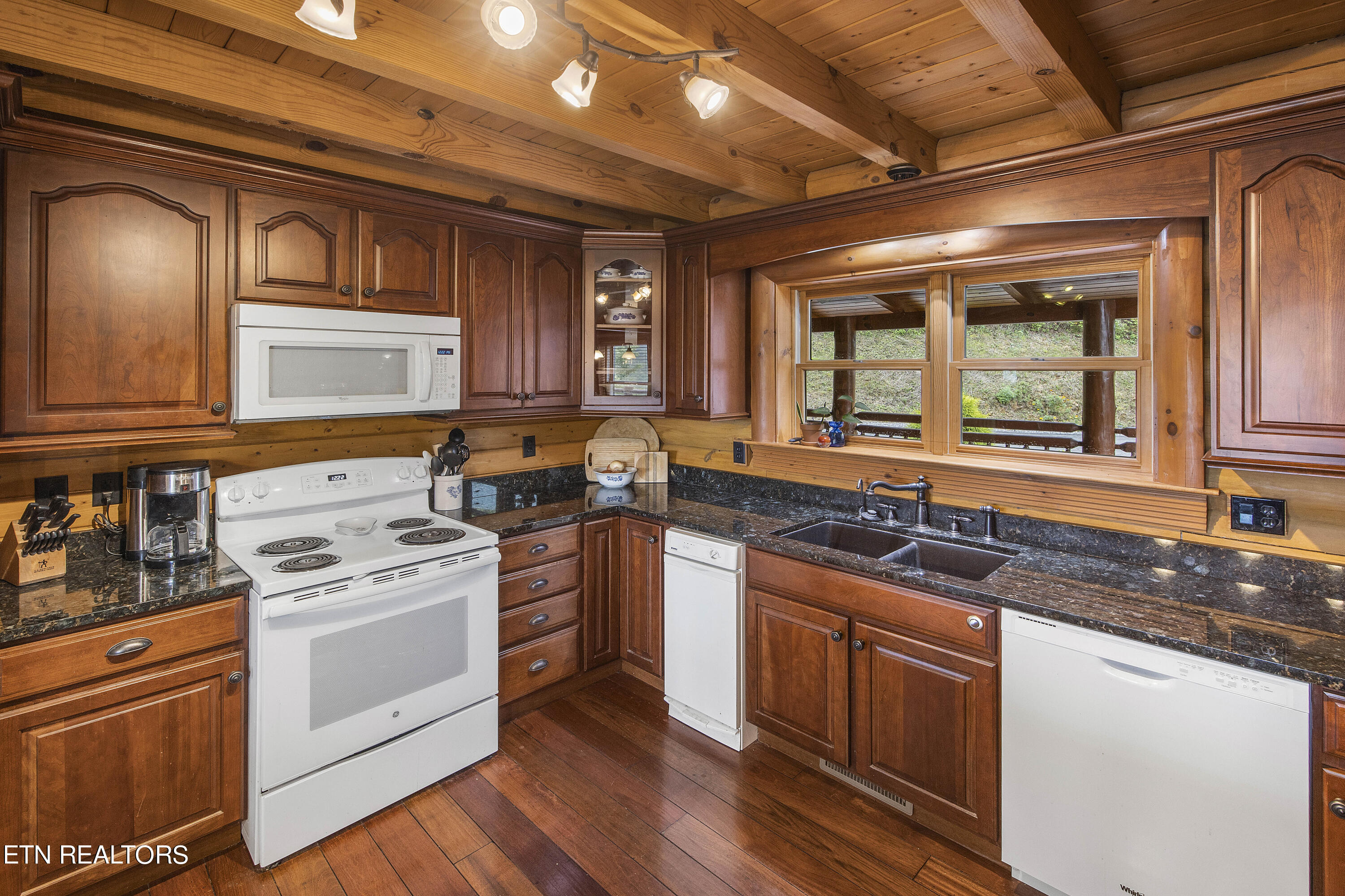 4565 Long Rifle Road Sevierville, TN 37862 - Photo 14 of 51 Kitchen with granite countertops