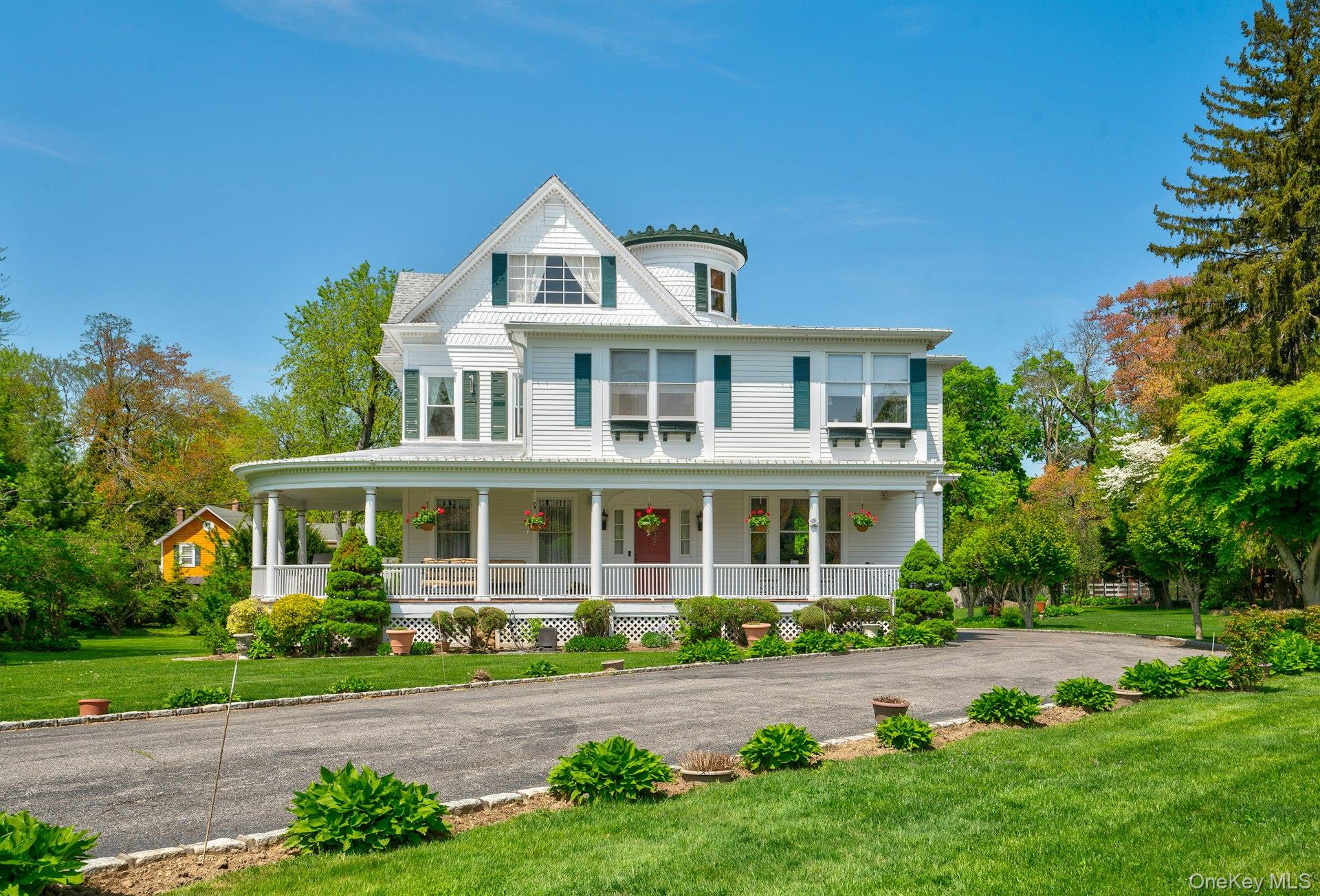 89 Duck Pond Road Glen Cove, NY 11542 - Photo 2 of 48 a front view of a house with a yard