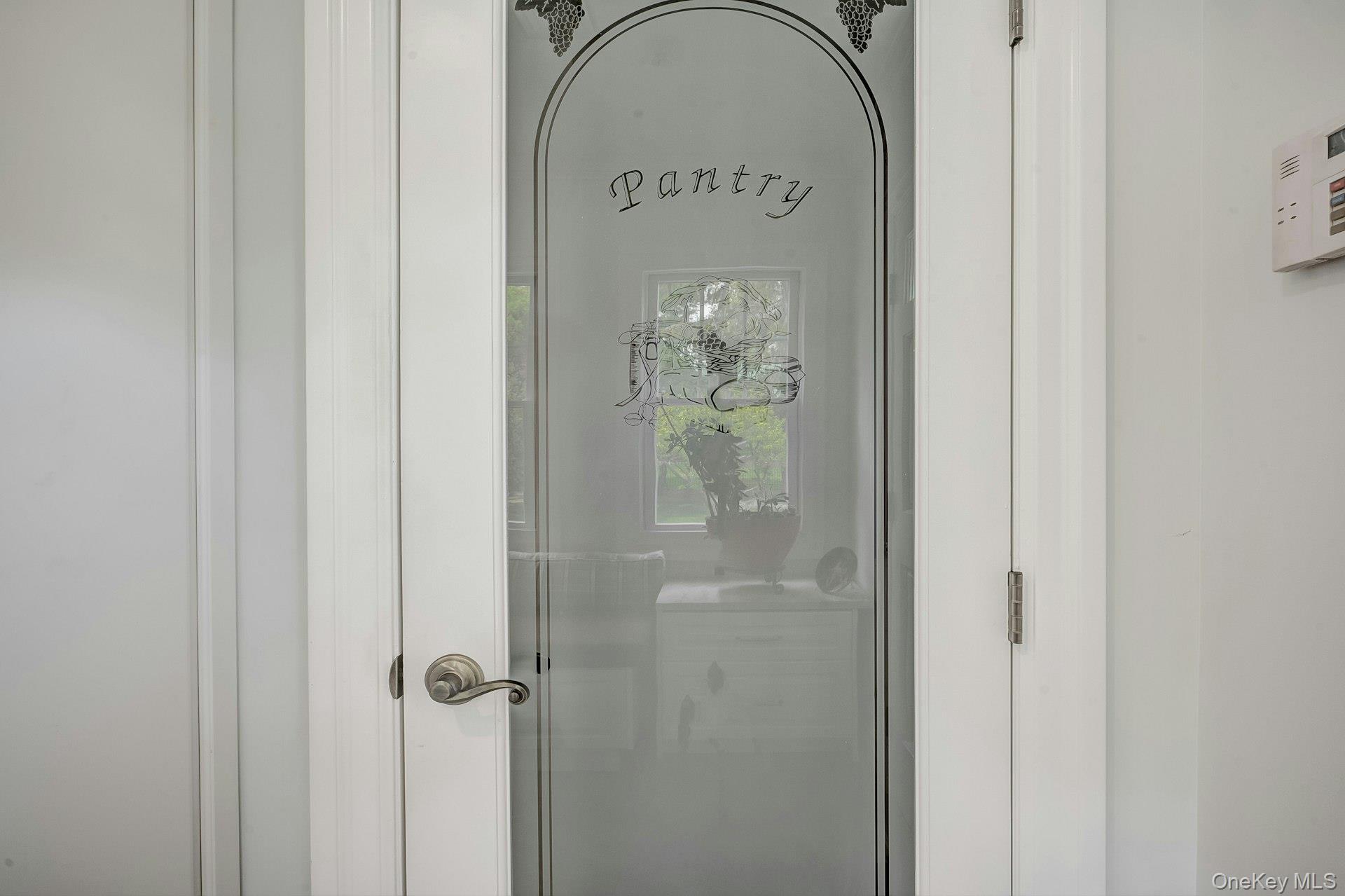 89 Duck Pond Road Glen Cove, NY 11542 - Photo 29 of 48 a bathroom with a mirror