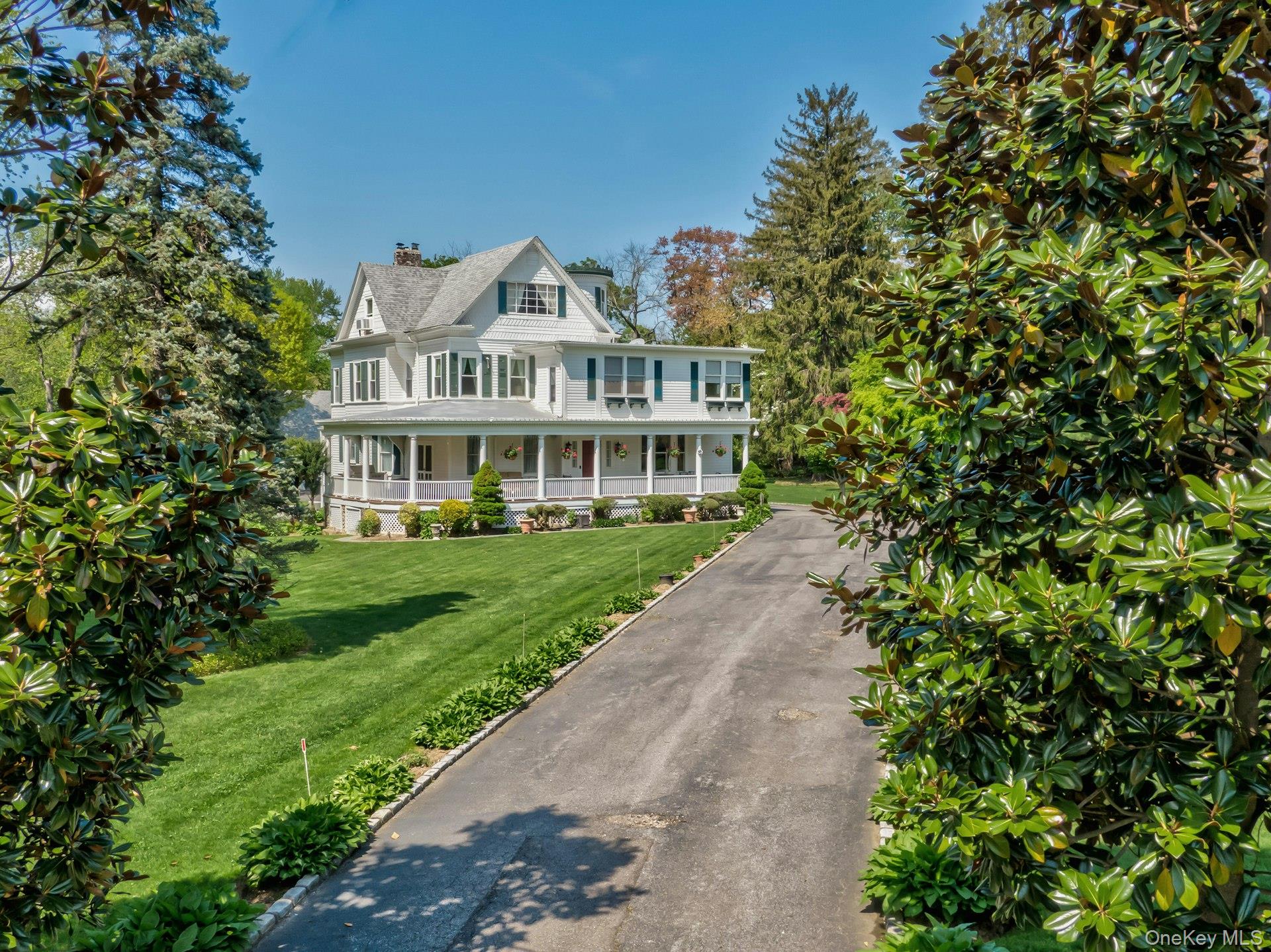 89 Duck Pond Road Glen Cove, NY 11542 - Photo 45 of 48 a front view of a house with a garden