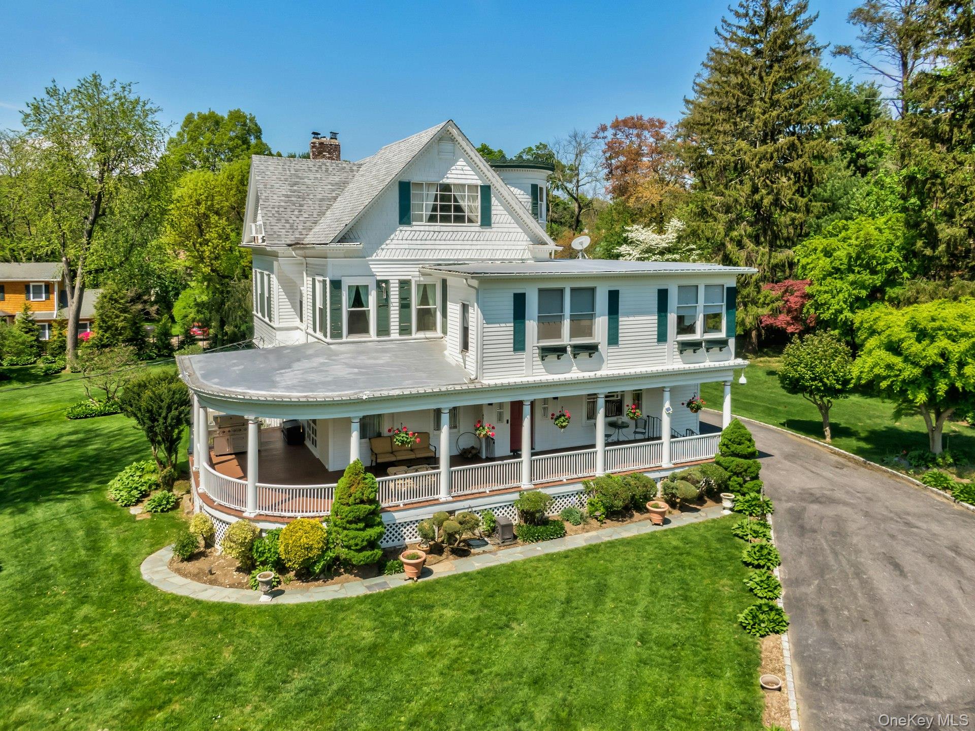 89 Duck Pond Road Glen Cove, NY 11542 - Photo 47 of 48 a front view of a house with a yard
