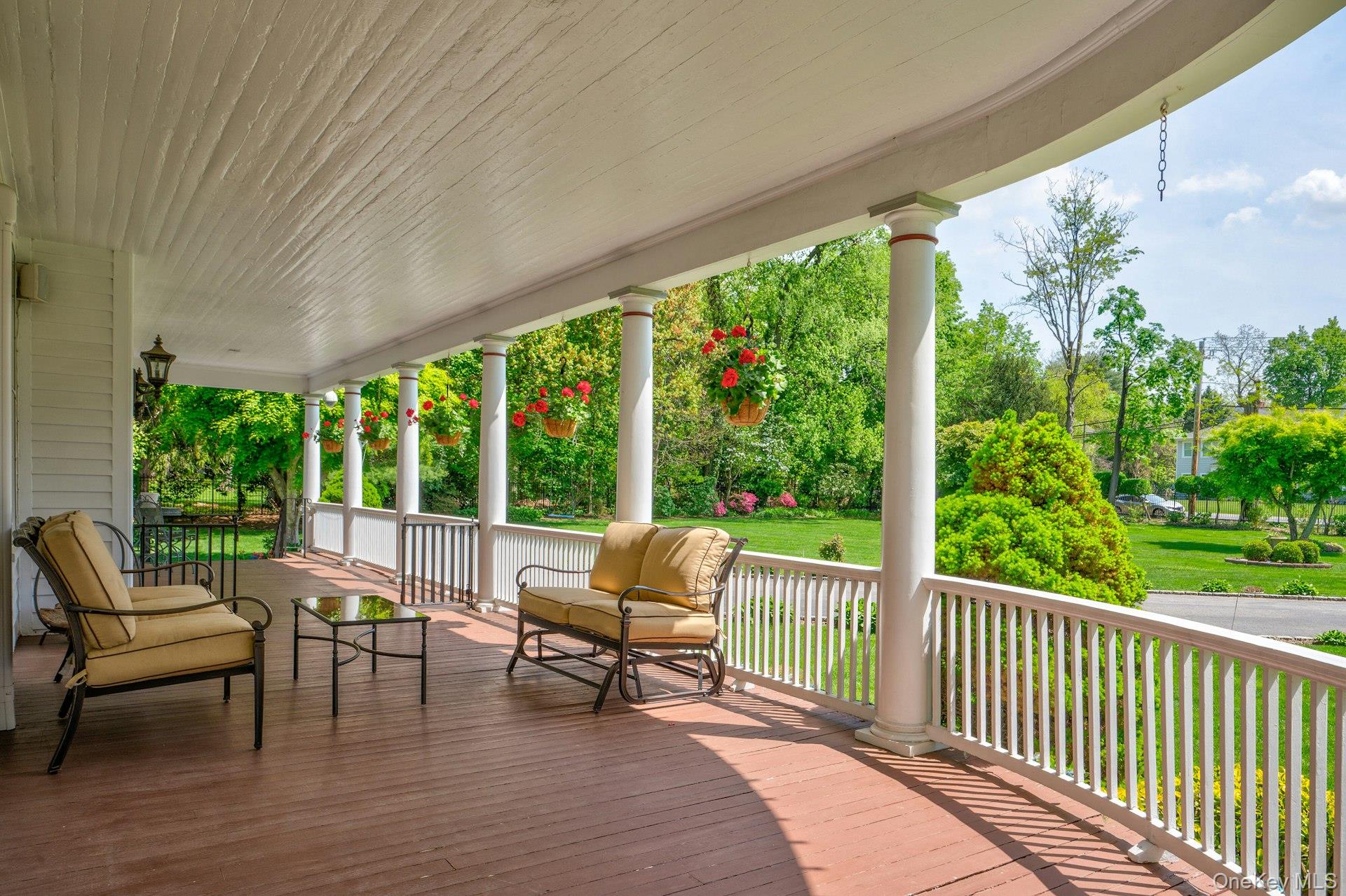 89 Duck Pond Road Glen Cove, NY 11542 - Photo 6 of 48