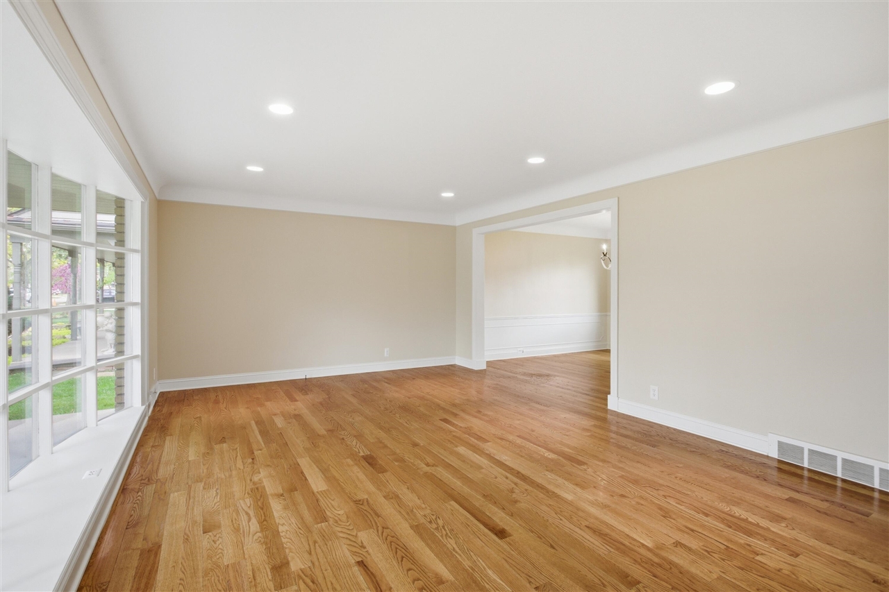 653 Perrien Place Grosse Pointe, MI 48236 - Photo 10 of 54