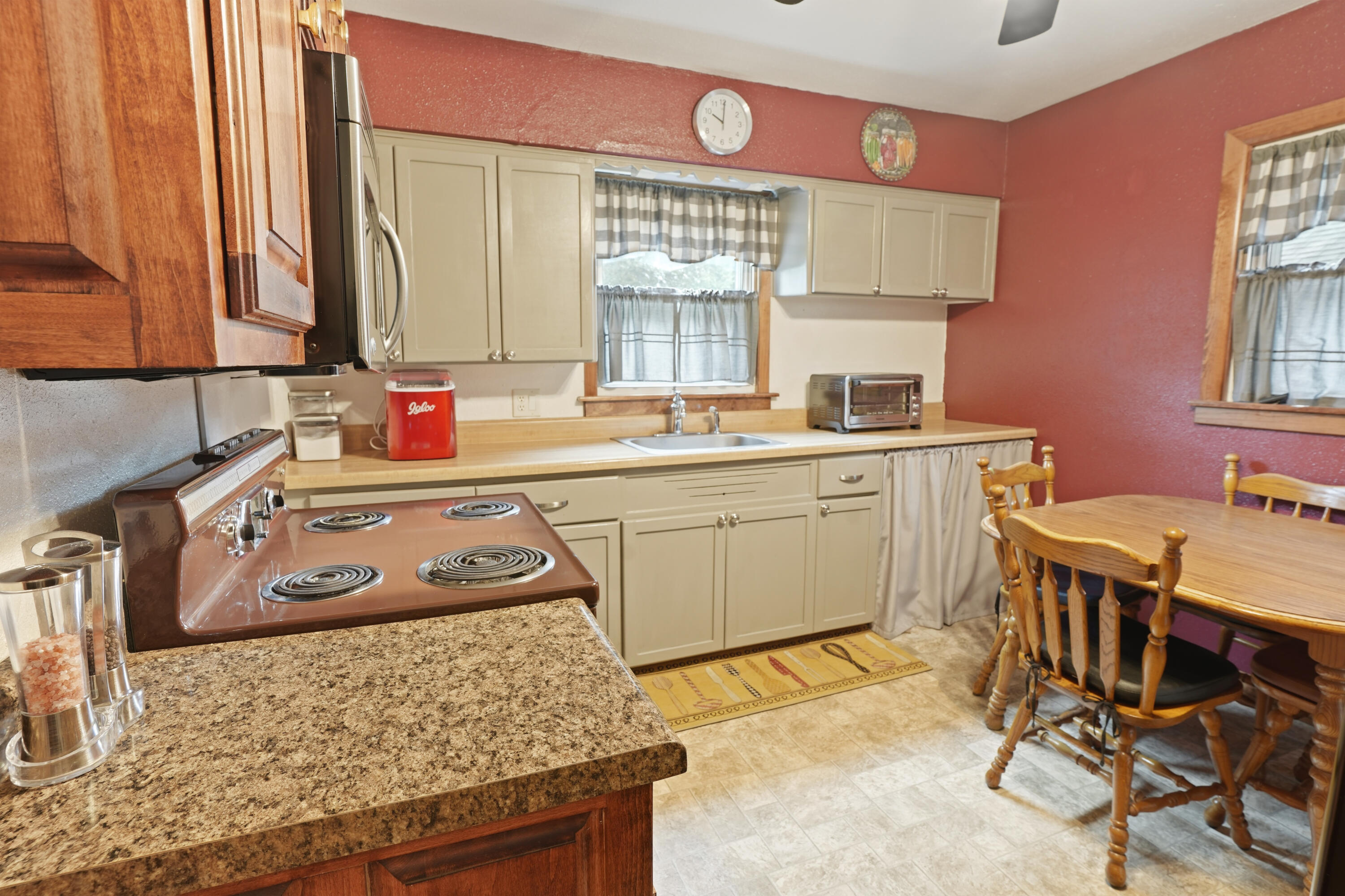 2735 Fox Grove Drive Rochester, WI 53185 - Photo 12 of 23 Kitchen