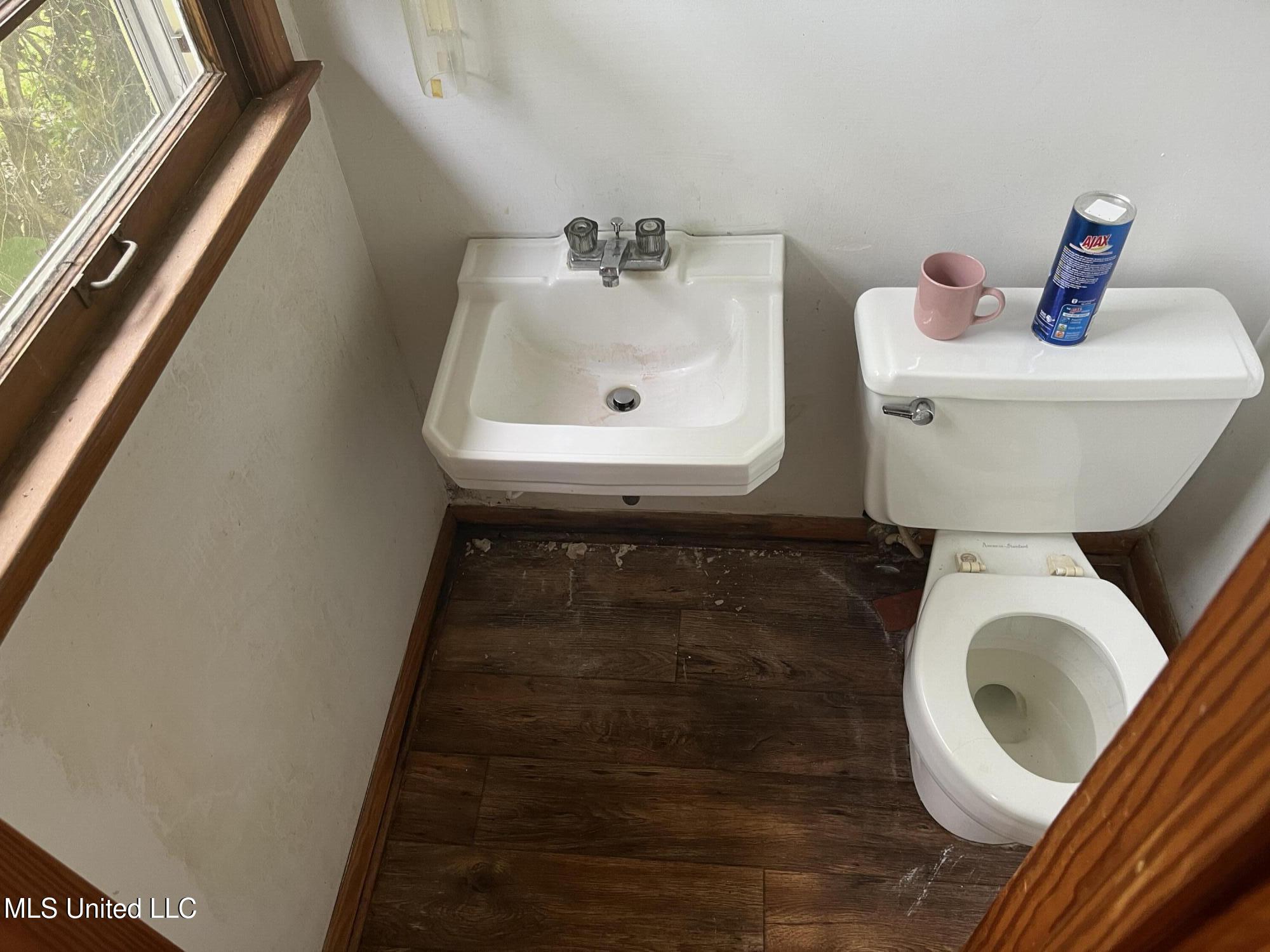 517 Washington Street Moorhead, MS 38761 - Photo 12 of 19 Half Bath in Bedroom 2