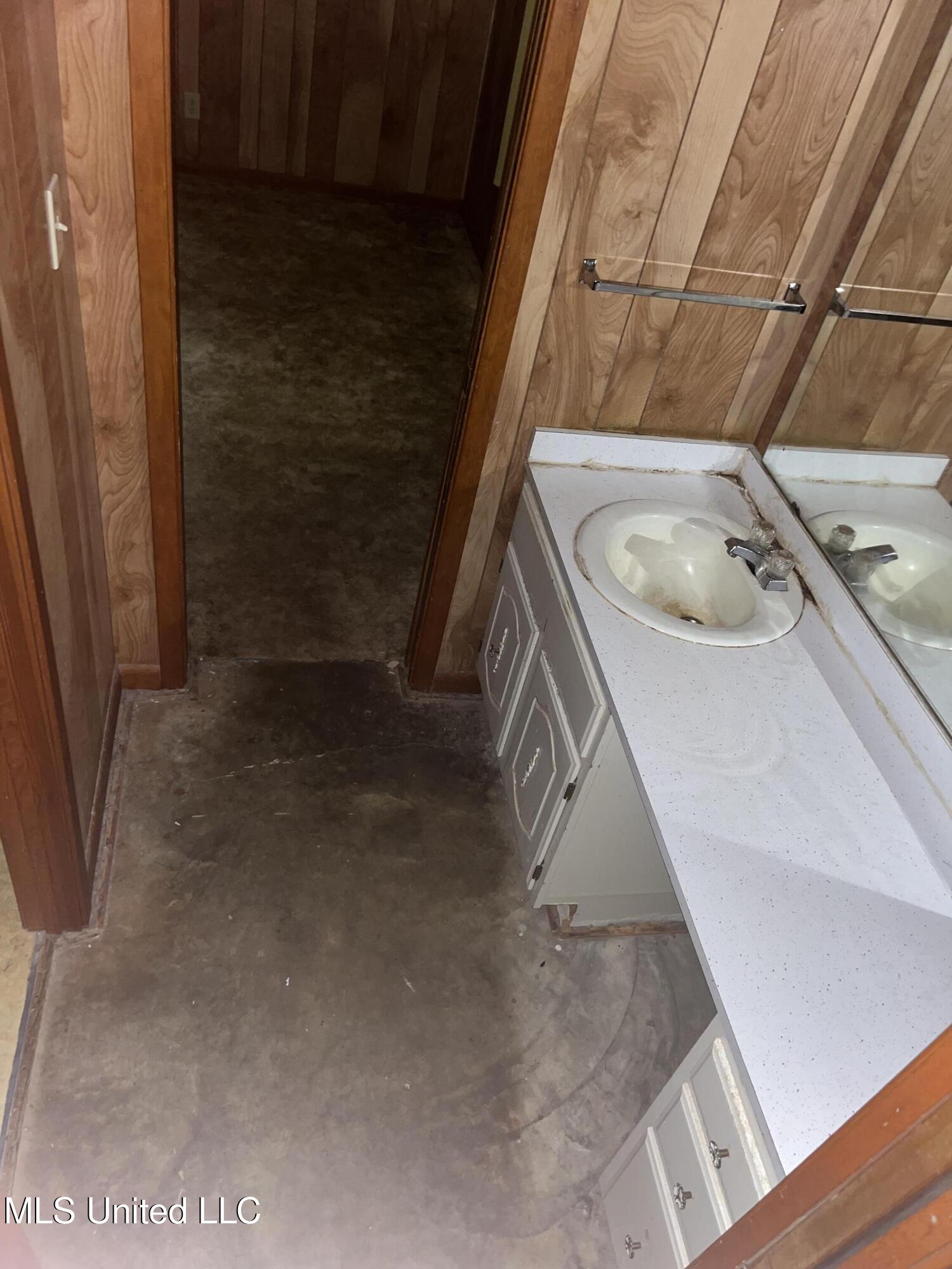 517 Washington Street Moorhead, MS 38761 - Photo 15 of 19 Full Bath - separates BR3&4 (2)