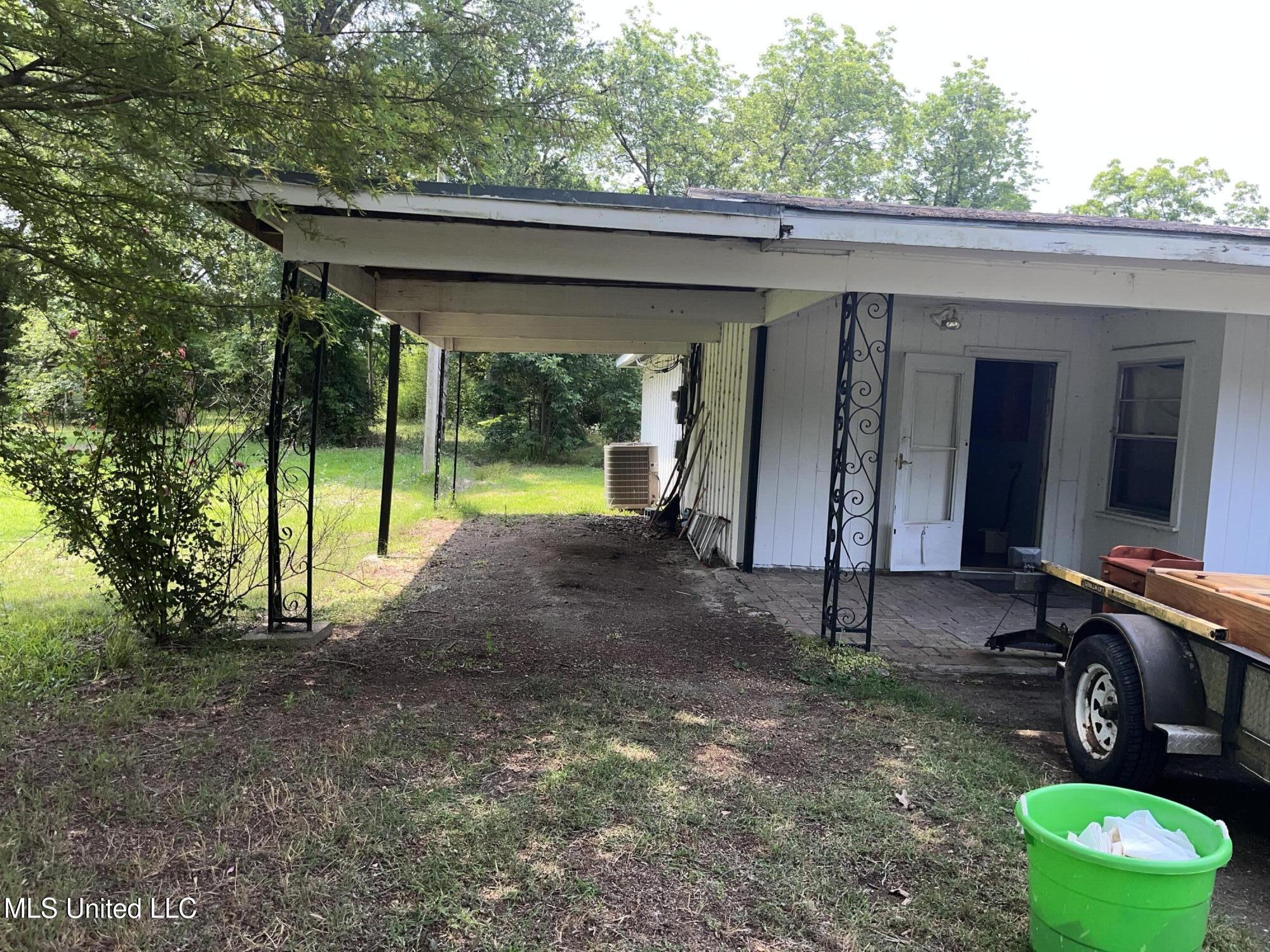 517 Washington Street Moorhead, MS 38761 - Photo 2 of 19 Carport