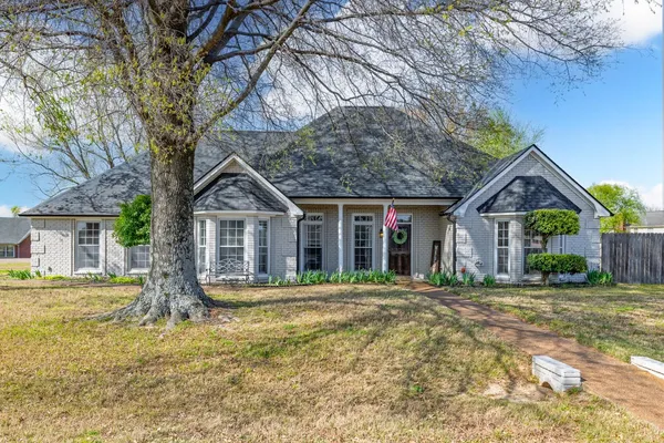 $370,000 | 8906 Pembroke Ellis Drive, Bartlett, TN 38133