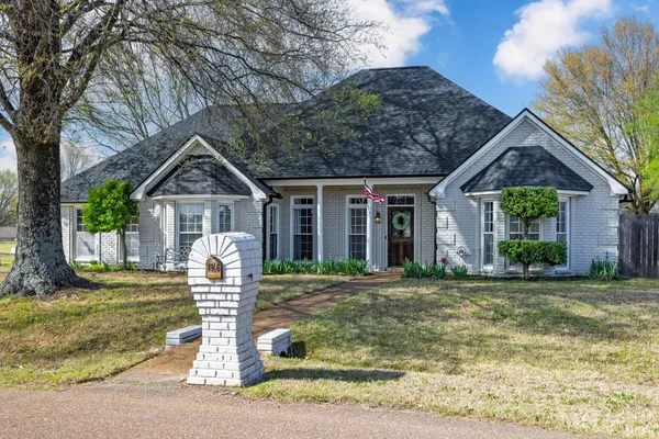 $370,000 | 8906 Pembroke Ellis Drive, Bartlett, TN 38133