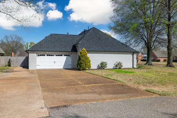 $370,000 | 8906 Pembroke Ellis Drive, Bartlett, TN 38133