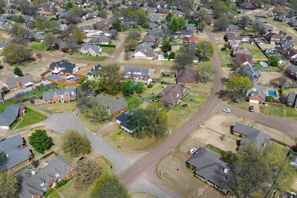 $370,000 | 8906 Pembroke Ellis Drive, Bartlett, TN 38133