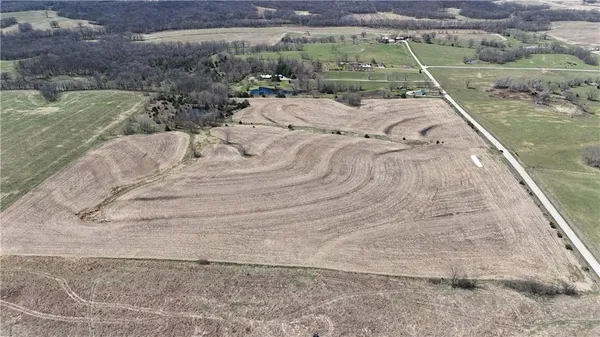 $300,000 | Drake Avenue, Pattonsburg, MO 64670