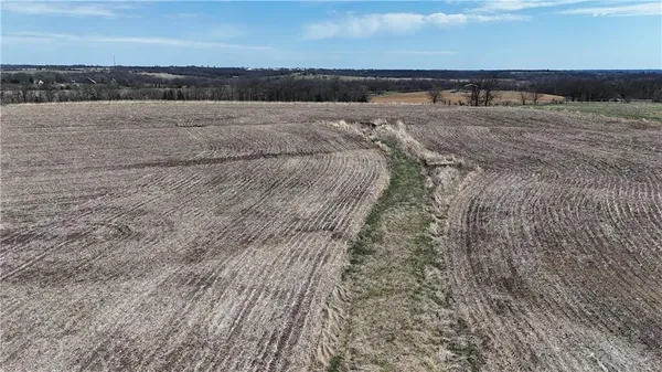 $300,000 | Drake Avenue, Pattonsburg, MO 64670