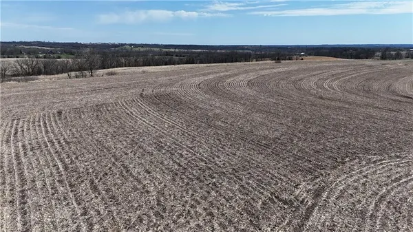 $300,000 | Drake Avenue, Pattonsburg, MO 64670