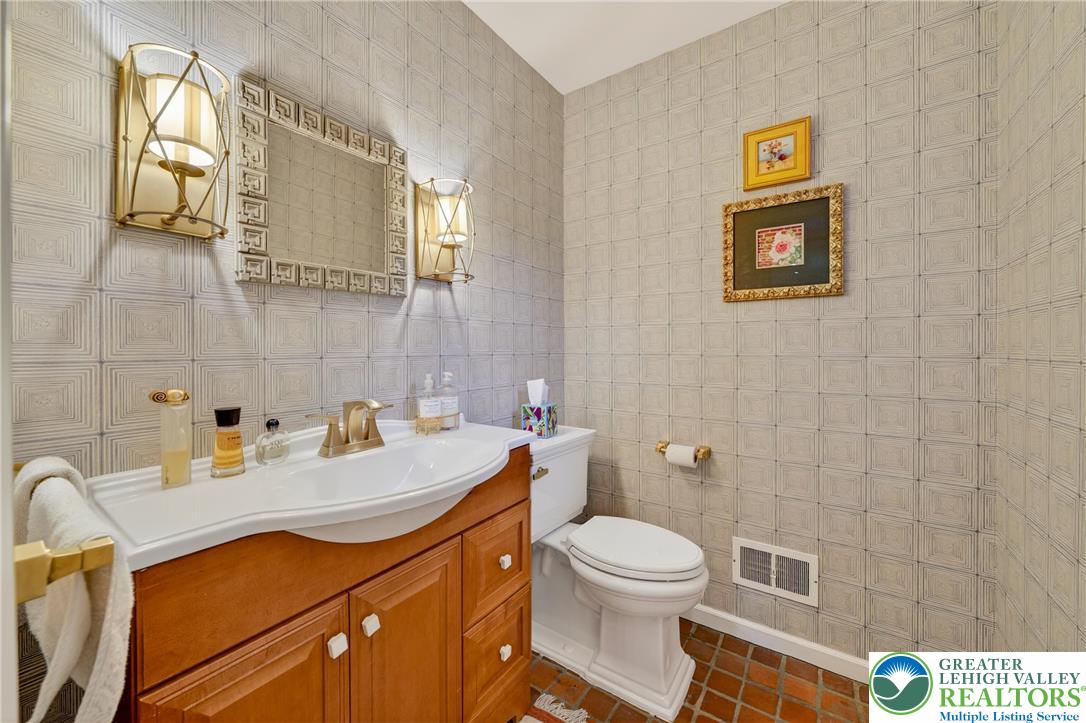 2011 Sycamore Street Bethlehem, PA 18017 - Photo 28 of 96