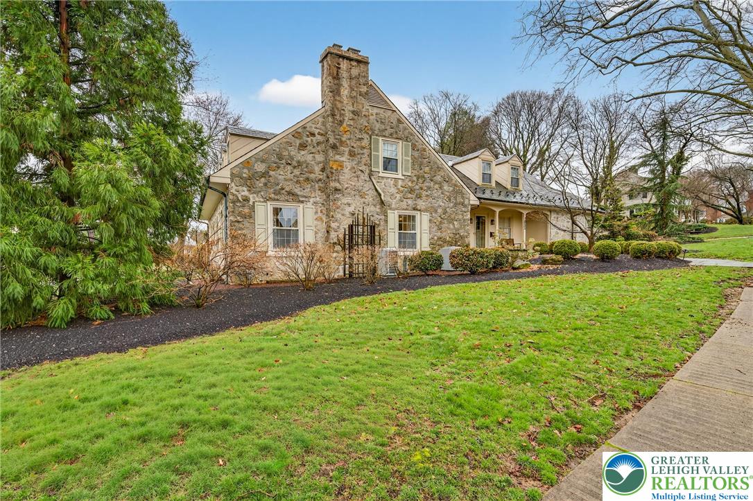 2011 Sycamore Street Bethlehem, PA 18017 - Photo 3 of 96