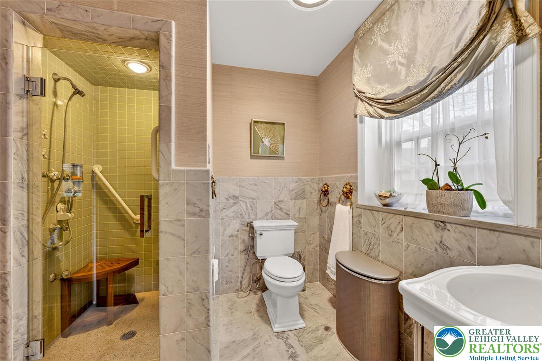 2011 Sycamore Street Bethlehem, PA 18017 - Photo 39 of 96