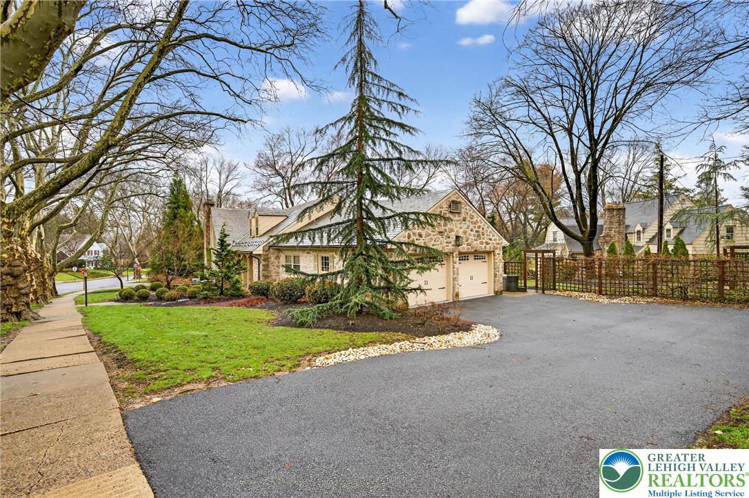 2011 Sycamore Street Bethlehem, PA 18017 - Photo 5 of 96