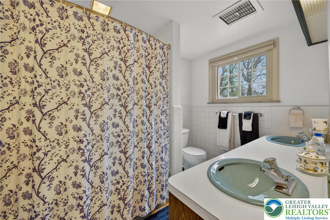 2011 Sycamore Street Bethlehem, PA 18017 - Photo 53 of 96