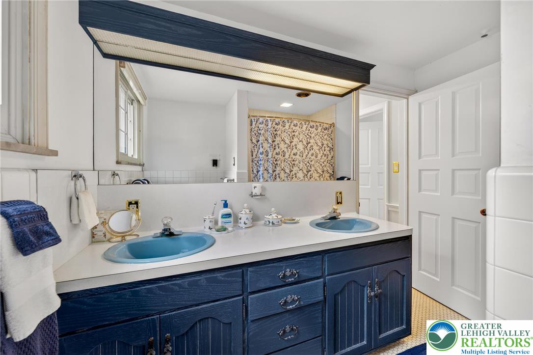 2011 Sycamore Street Bethlehem, PA 18017 - Photo 54 of 96