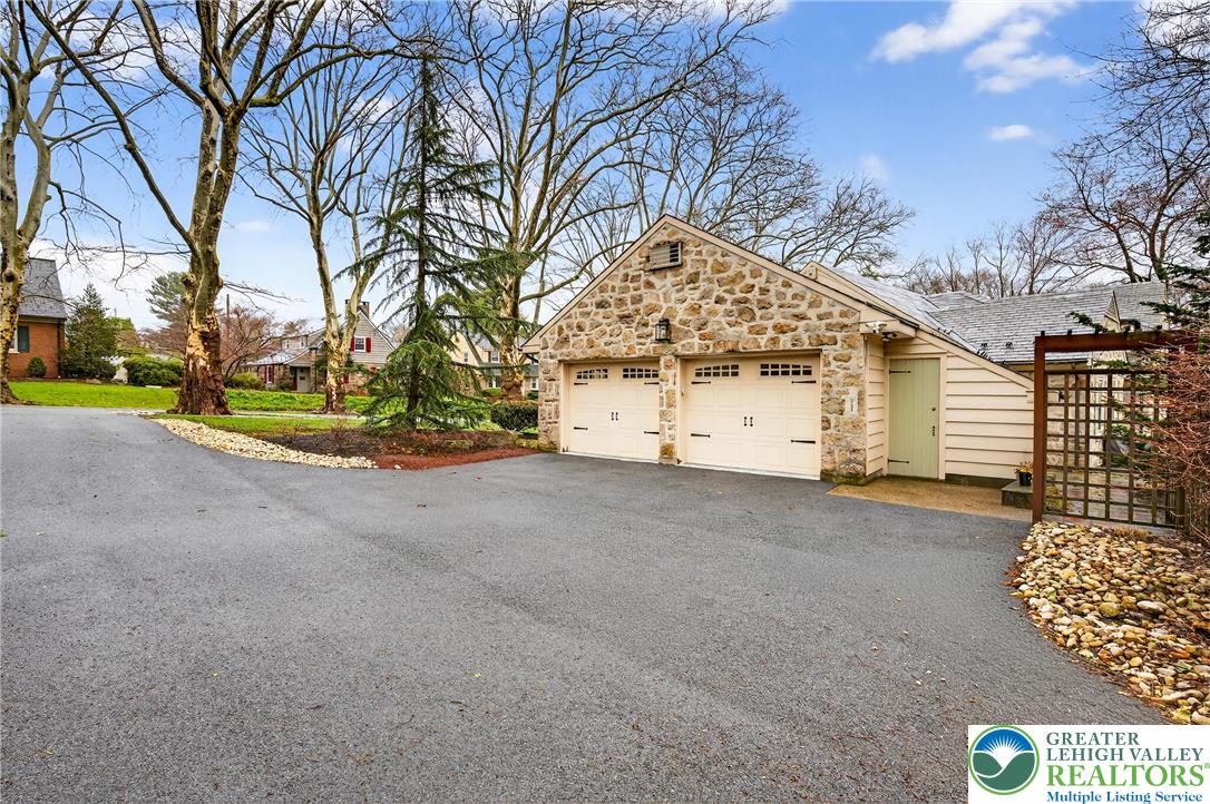 2011 Sycamore Street Bethlehem, PA 18017 - Photo 6 of 96