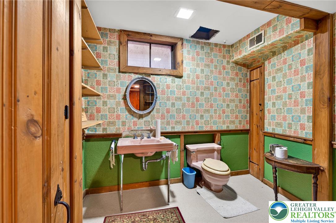 2011 Sycamore Street Bethlehem, PA 18017 - Photo 72 of 96