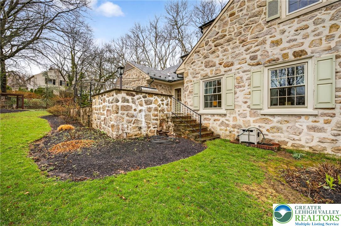 2011 Sycamore Street Bethlehem, PA 18017 - Photo 89 of 96