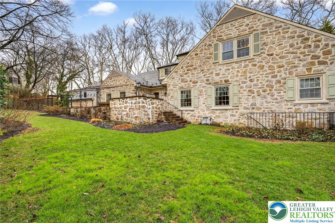 2011 Sycamore Street Bethlehem, PA 18017 - Photo 93 of 96