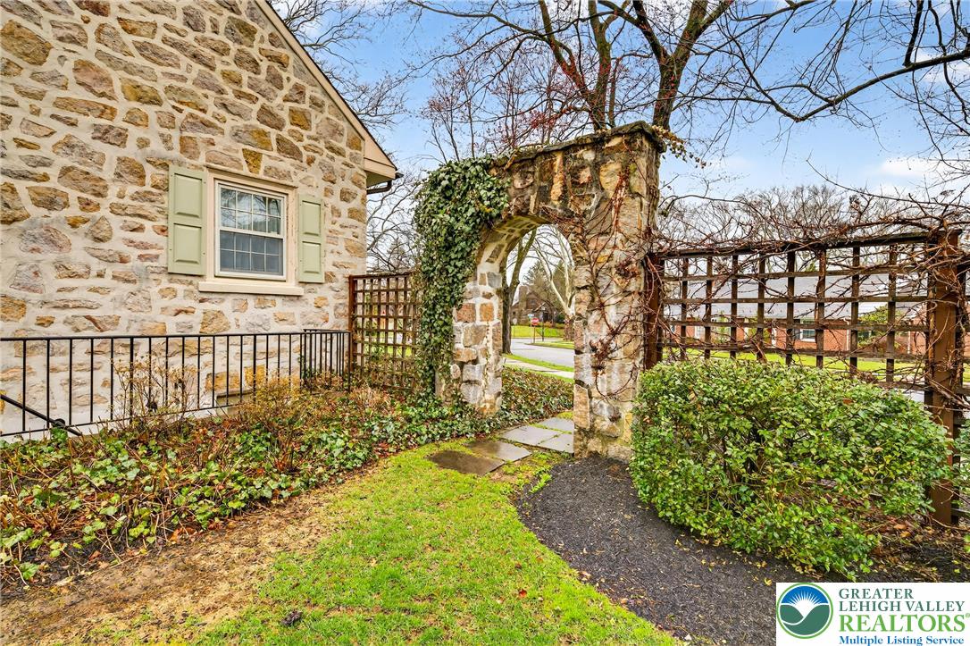 2011 Sycamore Street Bethlehem, PA 18017 - Photo 94 of 96